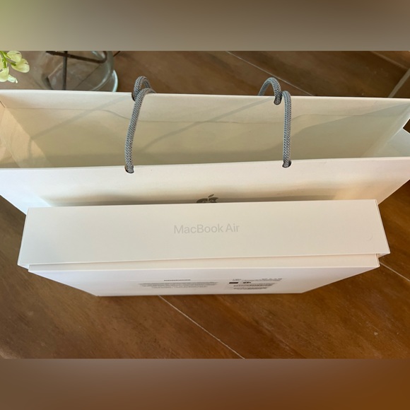 Apple MacBook Air - Box & Bag only - Picture 3 of 3
